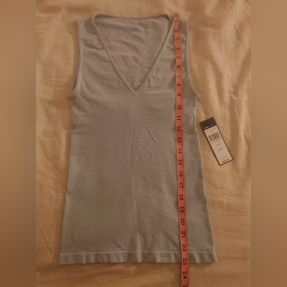 NWT Aqua BCBG MaxAzria "Mistie" essential Seamless Tank Top Built In Bra XS / S - Picture 8 of 10